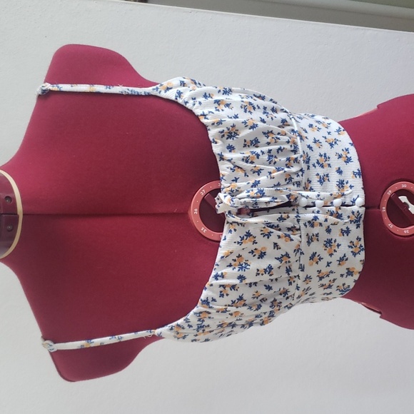 Floral Button Up Tie Front Tank - Picture 2 of 8